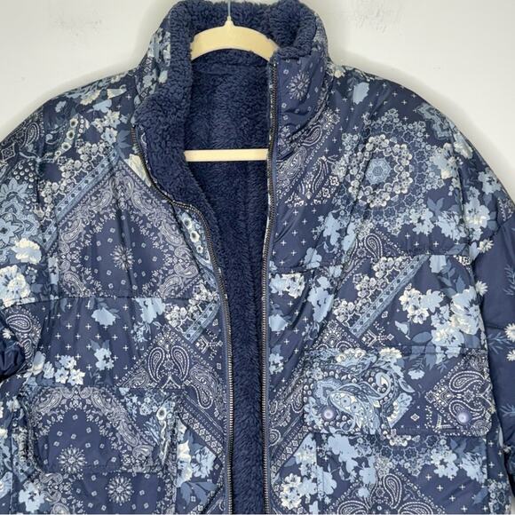 American Eagle AE Bandana Print Reversible Chill Puffer Oversized fit Paisley - Picture 3 of 12